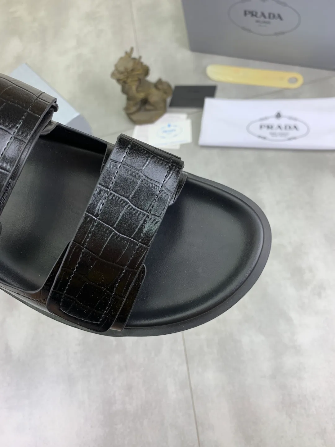 Men's shoes 💰P340💰【New style】🎁🎁🎁 PRADA Prada's new casual slippers, original official website, perfect workmanship, transmitting a kind of noble luxury, sublimating its definition of luxury in Prada's high-end extraordinary craftsmanship. Original combination outsole, code number: 38-44 (45 customized) Multiple colors 🉑️ to choose from